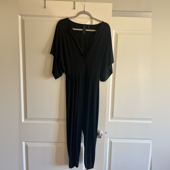 NWOT-Norma Kamali rectangle jog Womens Black V-Neck Short Sleeve Jumpsuit-XS - Picture 5 of 10